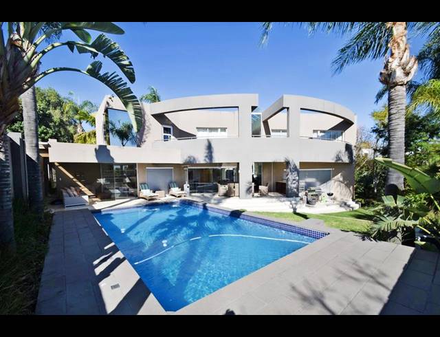 5 BEDROOM HOUSE FOR SALE IN BENMORE GARDENS